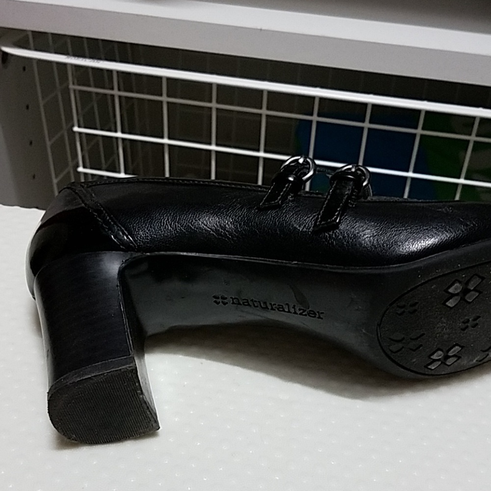 Shoes - Picture 4 of 7